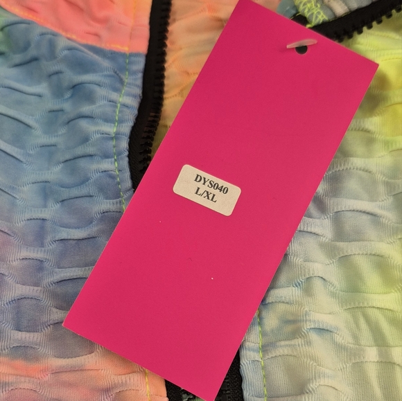 Colorful Tie-Dye Textured Activewear Set - Picture 5 of 8